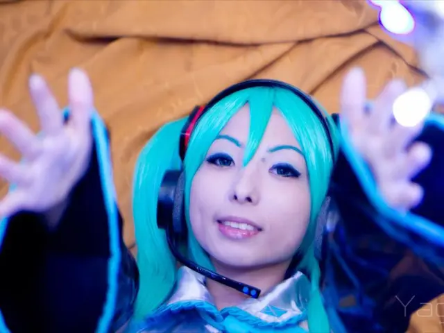 Easing your tight neck and shoulders post work: Three effective stretches recommended by a fitness...