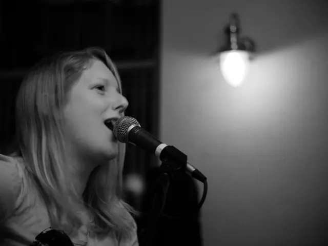 "Herbert Grönemeyer releases his latest track titled 'Fly'!"