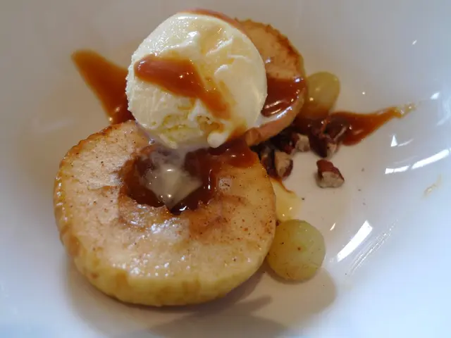 Controversial Discussion Over Banana Splits: Splitting Opinions Amongst Many