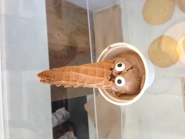 Unique Ice Cream Cone Reveals Astonishing Similarity in Brilliant Minds