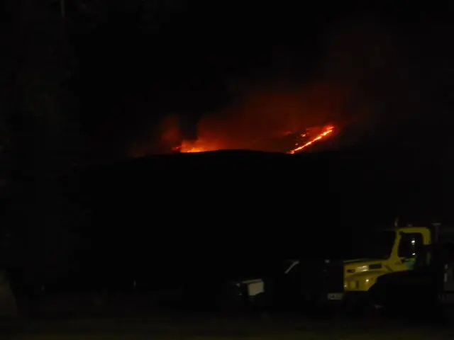 Fire erupts in garage in Dinslaken