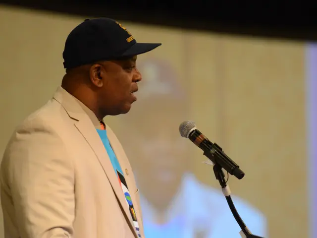 Independent filmmaker Anora experiences success in the film industry.