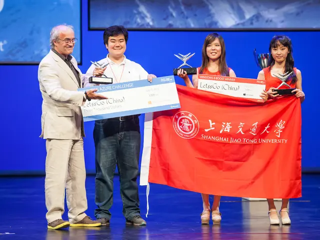 Award presentation: Mala Emde and Michael Kessler receive recognition