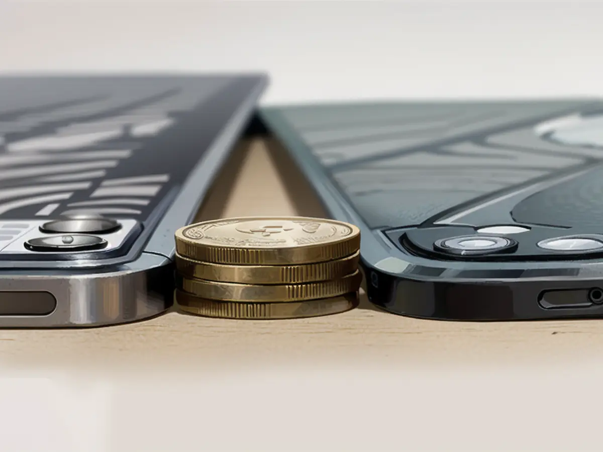 On the left the iPad Pro of the previous generation, on the right the new model: the new iPad Pro is about two 1-euro coins high, the old device is three coins thick