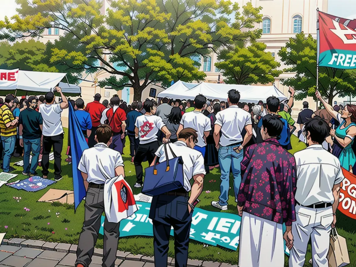 Up to 100 activists protest on Professor-Huber-Platz in front of the university in the center of Munich