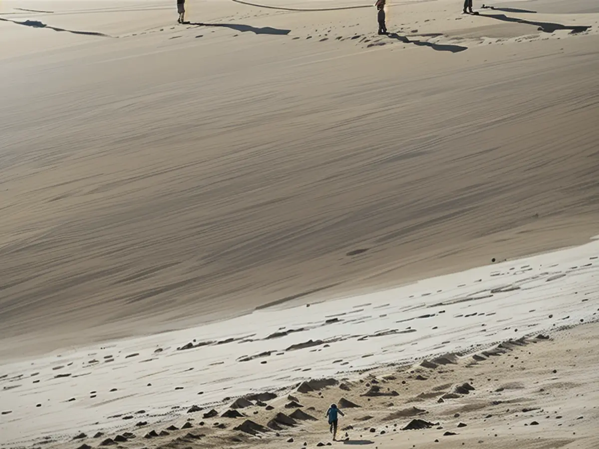 The site of the accident in the eastern part of the beach on Wangerooge: the sand is slightly darker where the holes have been filled in again