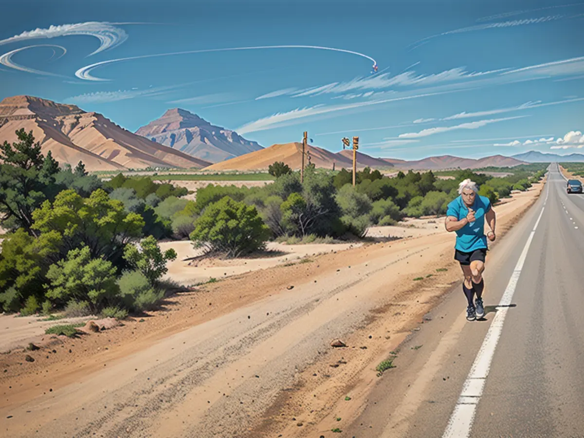 Not everywhere is the hard shoulder as wide as here. In the state of Arizona, he wasn't even allowed to walk on it, and after two police checks, he continued on gravel roads: a detour of around 150 kilometers